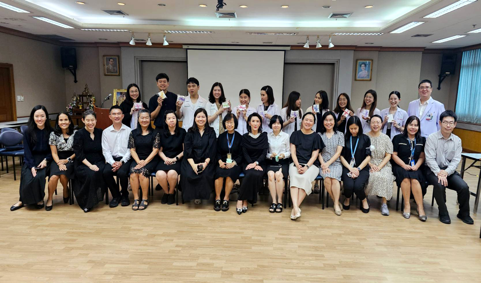 ขอแสดงความยินดี กับกุมารแพทย์ผู้สำเร็จการศึกษาต่อยอด ด้านพัฒนาการและพฤติกรรมเด็ก ประจำปี 2569 เมื่อ 26 มิย.69